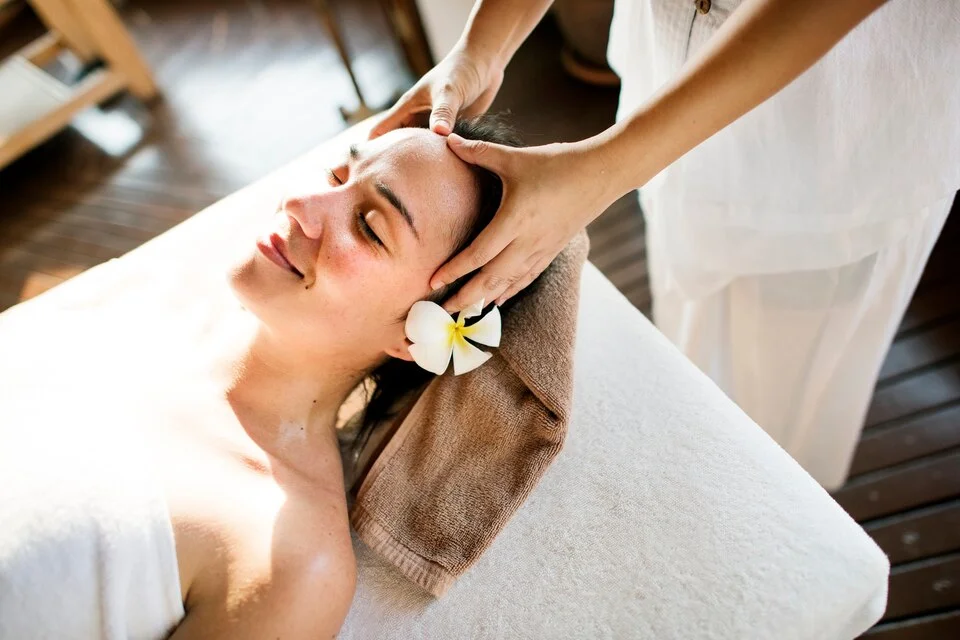[fpdl.in]_woman-relaxing-from-spa-treatment_53876-155216_large